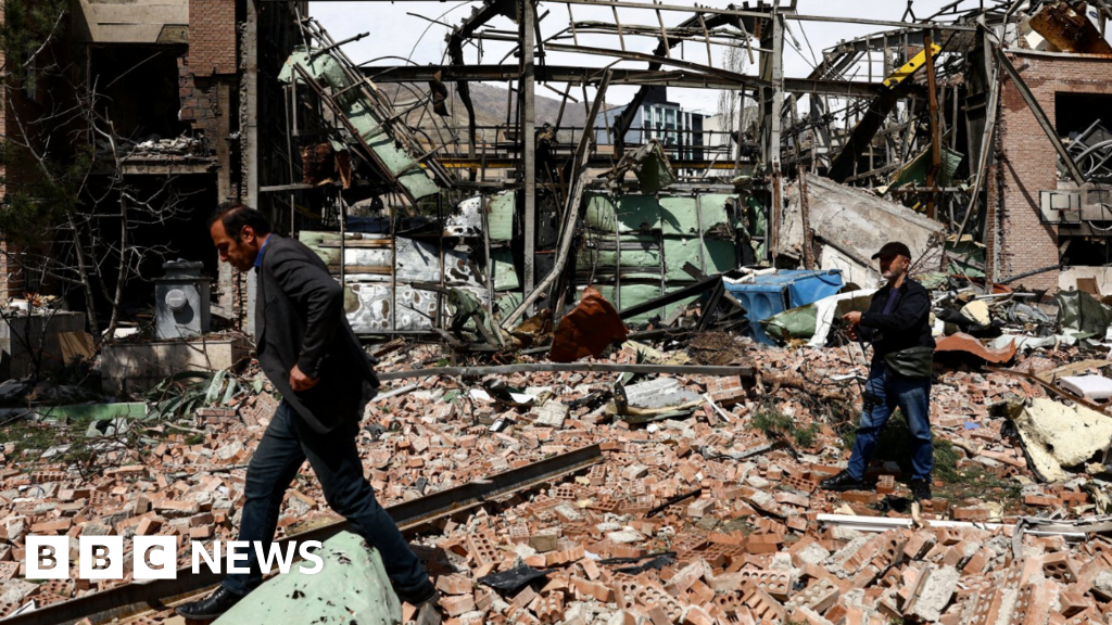 AS dan Iran Tukar Ancaman Saat Pencarian Pilot Hilang Berlanjut