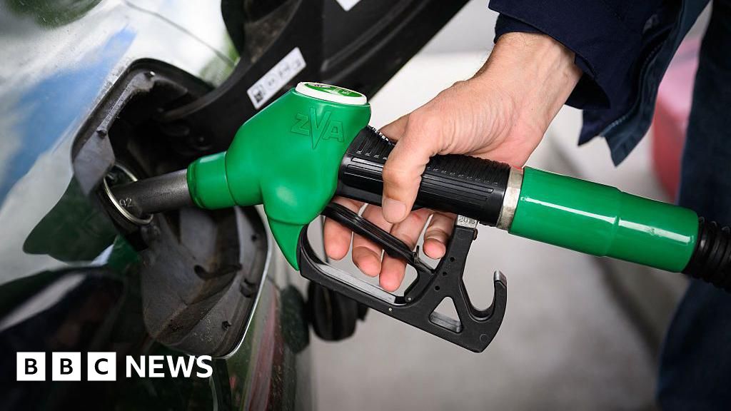 Harga minyak anjlok setelah Iran nyatakan Selat Hormuz terbuka